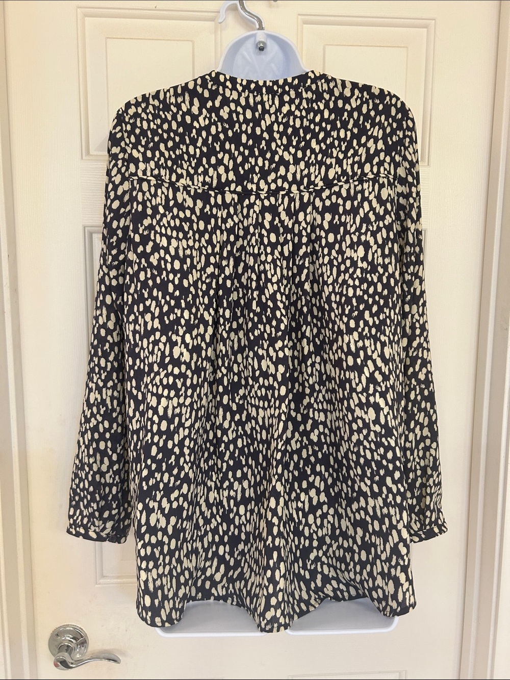 Pleione Grey Blue Cream Spotted Animal Print Split Neck Blouse Top Medium - Picture 6 of 9